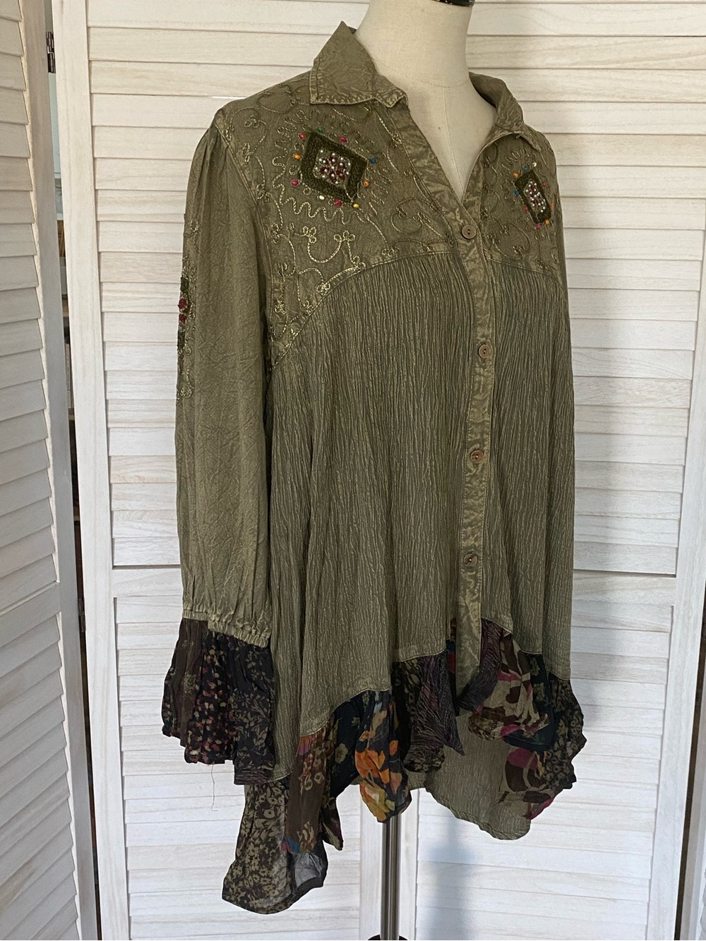 Young Threads Boho Olive Green Mixed Patterns Embellished Embroidered Top XL NWT - Picture 3 of 16